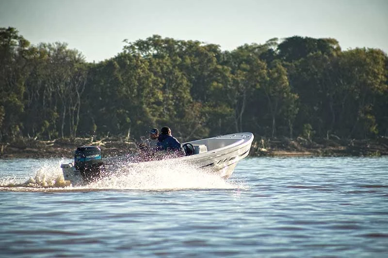  Lancha del Astillero Guadalupe en el agua